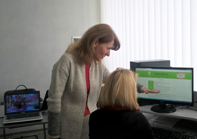 Доцент Генсерук Г. Р. надає практичні поради щодо використання модельних програм Нової української школи